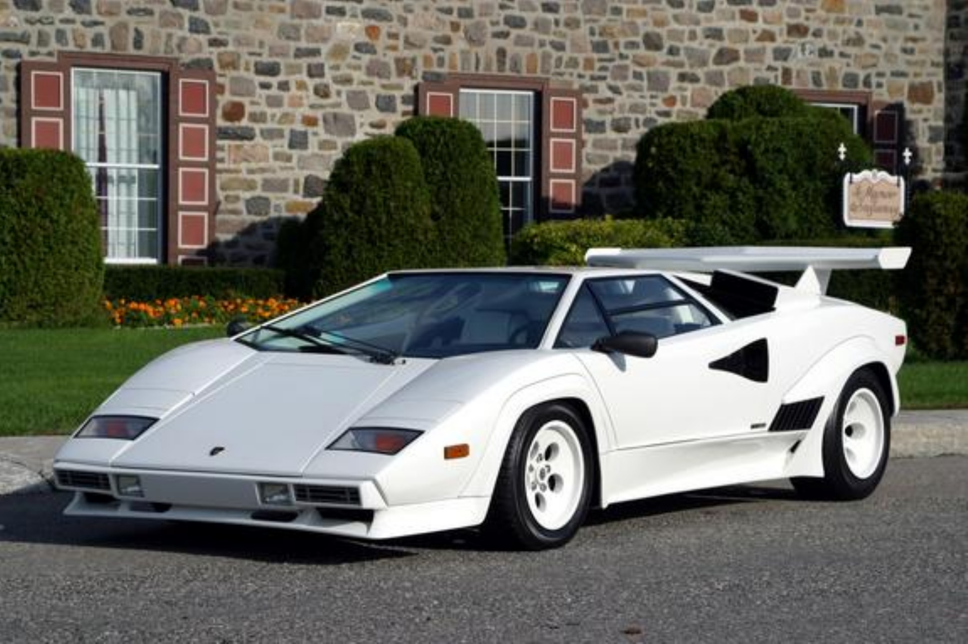 lamborghini-countach-High-Resolution-Wide-HD-Wallpaper-v7ukg-Free.jpeg