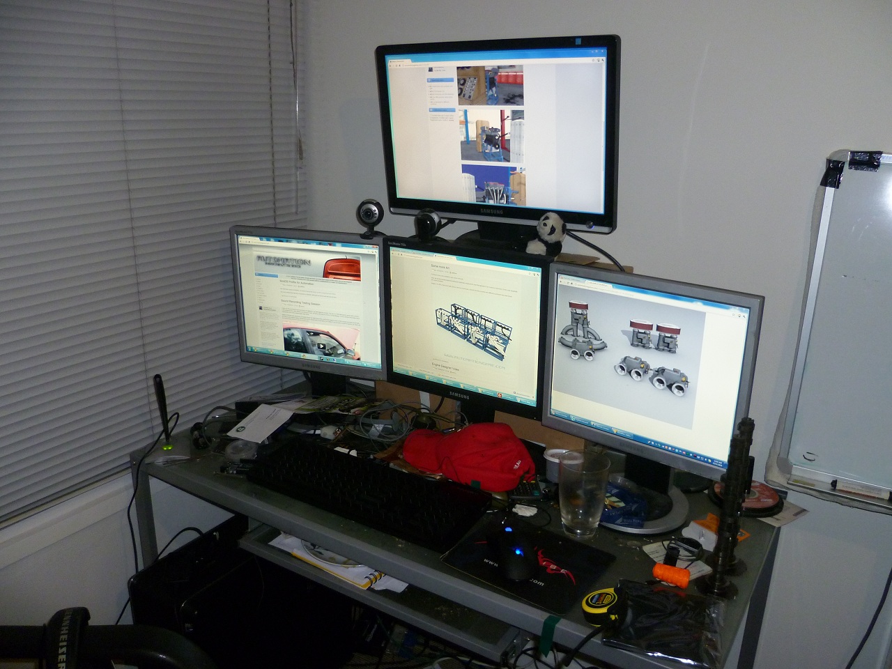 Zeussy Desk - 22.11.2010.jpg